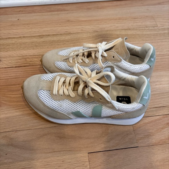 Veja Rio Branco Light Aircell trainers in the Lunar Matcha colorway size US 6 - Picture 12 of 13